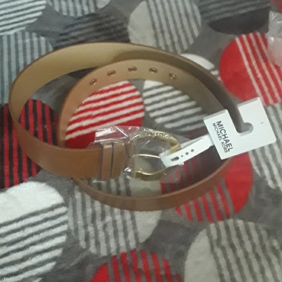 Michael Kor - Picture 2 of 4